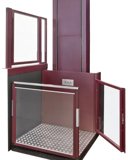Plataforma elevadora vertical con cabina acristalada y puertas abiertas