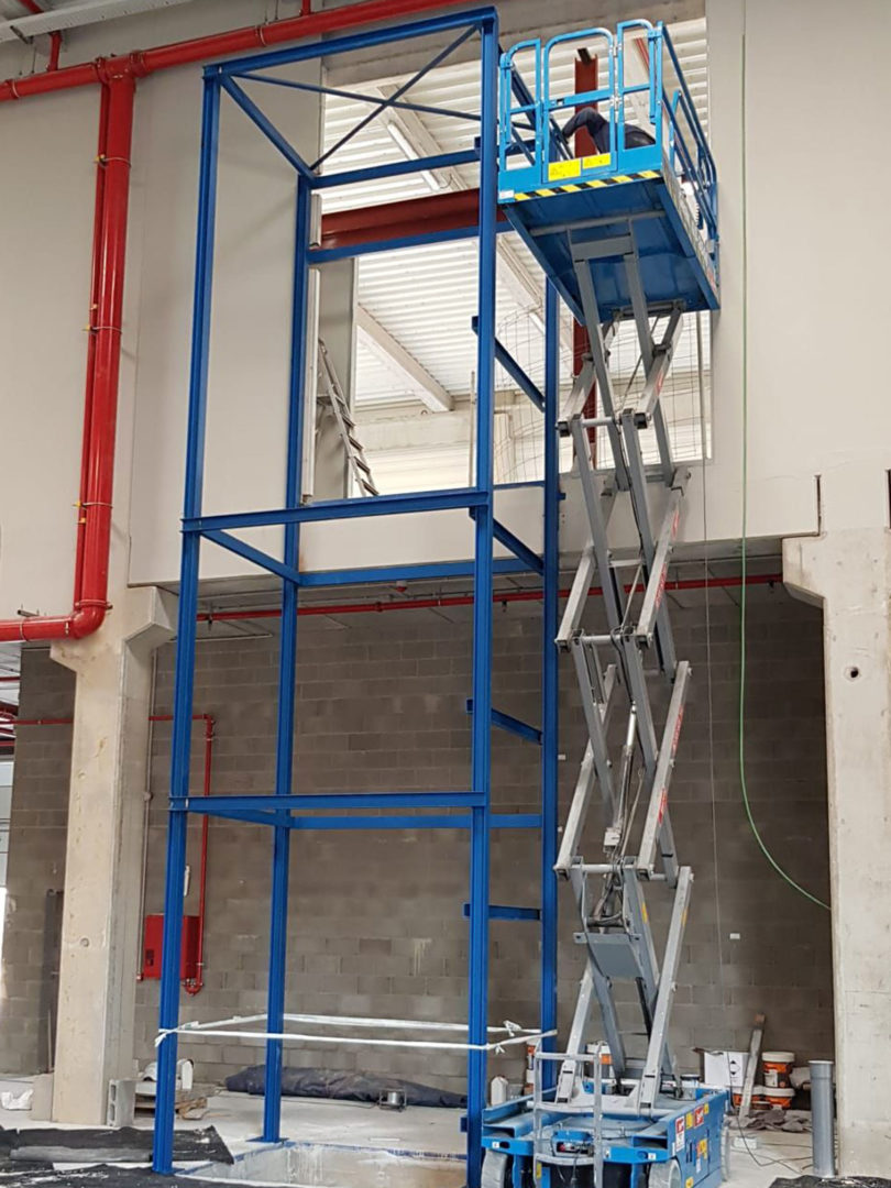 Montacargas elevadores en Vilanova i la Geltrú fabricacion instalacion reparacion